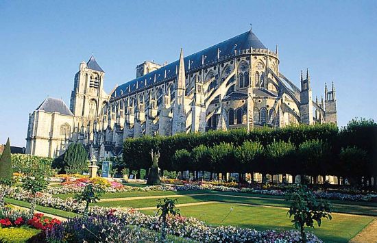 Bourges - Cathedrale Saint-Etienne.jpg Bourges - Cathedrale Saint-Etienne.jpg